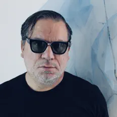 Rob Mazurekを聴いたり、ミュージックビデオを鑑賞したり、経歴やツアー日程などを確認したりしましょう！