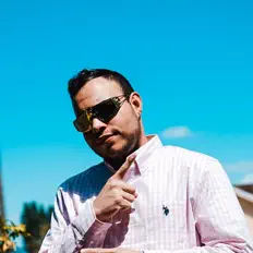 Posłuchaj wykonawcy Joe The King Brand, obejrzyj teledyski, przeczytaj biografię, zobacz daty tras koncertowych i nie tylko!