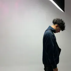 收听 Blue Wavy、观看音乐视频、阅读小传、查看巡演日期等 ！