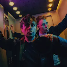 收听 Posable Action Figures、观看音乐视频、阅读小传、查看巡演日期等 ！