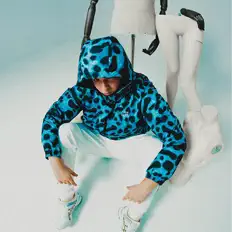 Poslechněte si interpreta Emporio, sledujte hudební videa, přečtěte si životopis, podívejte se na data turné a další informace.