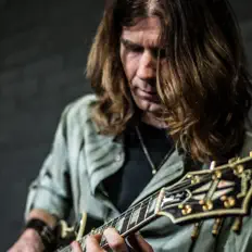 Dengarkan Gues, tonton video musik, baca bio, lihat tanggal tur & lainnya!