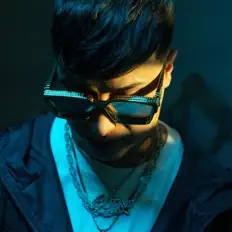 聆聽 Izon、觀看音樂影片、閱讀小傳、查看巡演日期等！