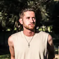 undefinedを聴いたり、ミュージックビデオを鑑賞したり、経歴やツアー日程などを確認したりしましょう！