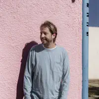 Hör dir undefined an, schau dir Musikvideos an, lies die Biografie, finde Tourdaten und mehr!