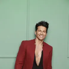 Ouve Javier Rios, vê vídeos de música, lê a biografia, vê as datas da digressão e muito mais!