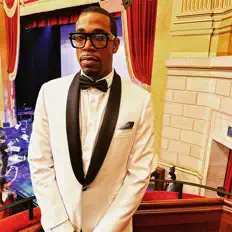 Listen to Mac Roo, watch music videos, read bio, see tour dates & more!