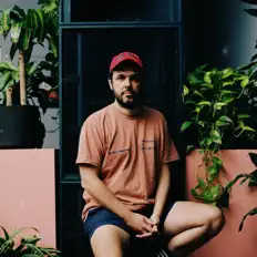 Écoutez Eamon Harkin, regardez des vidéoclips, lisez la biographie, consultez les dates de tournée et plus encore !