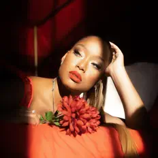 Aya Ito dinle, müzik videolarını izle, biyografisini oku, tur tarihlerini ve daha fazlasını gör!