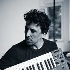 Listen to Sémo, watch music videos, read bio, see tour dates & more!