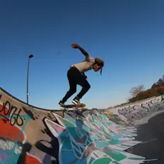 Poslechněte si interpreta Wzrd, sledujte hudební videa, přečtěte si životopis, podívejte se na data turné a další informace.