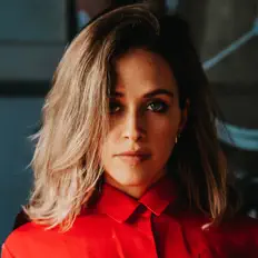 Listen to Gloria Amelia, watch music videos, read bio, see tour dates & more!