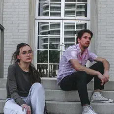 Ακούστε περιεχόμενο από Shattered Glass, παρακολουθήστε μουσικά βίντεο, διαβάστε το βιογραφικό, δείτε ημερομηνίες περιοδείας, και πολλά ακόμη!