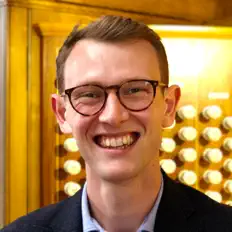 聆聽 Oliver Neale、觀看音樂影片、閱讀小傳、查看巡演日期等！