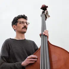 Ascolta Nikos Chatzitsakos, guarda video musicali, leggi la biografia, vedi le date del tour & altro!