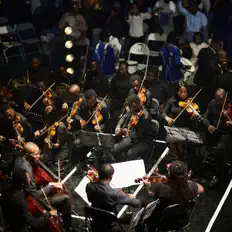 Symphonic Musicを聴いたり、ミュージックビデオを鑑賞したり、経歴やツアー日程などを確認したりしましょう！