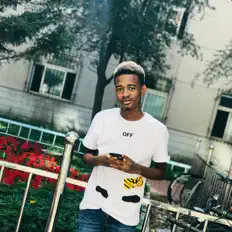 Khalifaを聴いたり、ミュージックビデオを鑑賞したり、経歴やツアー日程などを確認したりしましょう！