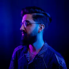 聆聽 Saba Akram、觀看音樂影片、閱讀小傳、查看巡演日期等！