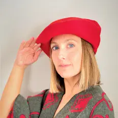 Listen to Senia, watch music videos, read bio, see tour dates & more!