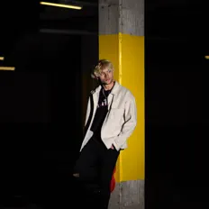 收听 Young DB、观看音乐视频、阅读小传、查看巡演日期等 ！