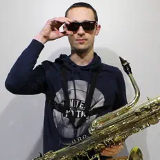 Saxabapt सुनें, म्यूज़िक वीडियो देखें, बायो पढ़ें, दौरे की तारीखें और बहुत कुछ देखें!