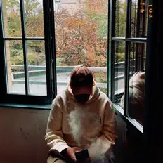 ILΛI सुनें, म्यूज़िक वीडियो देखें, बायो पढ़ें, दौरे की तारीखें और बहुत कुछ देखें!