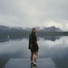 Dengarkan Saint Telos, tonton video musik, baca bio, lihat tanggal tur & lainnya!