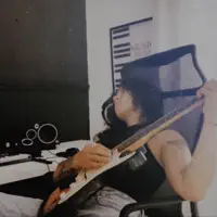 Escucha a undefined, mira videos musicales, lee su biografía, consulta las fechas de las gira y más.