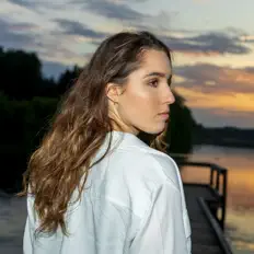 CLEM을(를) 듣고, 뮤직 비디오를 보고, 약력을 읽고, 투어 일정 등을 확인하세요!