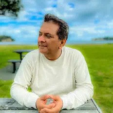 Anil Kantを聴いたり、ミュージックビデオを鑑賞したり、経歴やツアー日程などを確認したりしましょう！