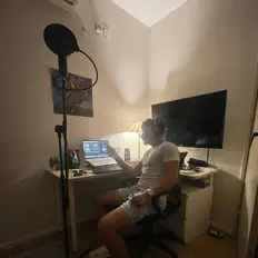 מייקלを聴いたり、ミュージックビデオを鑑賞したり、経歴やツアー日程などを確認したりしましょう！