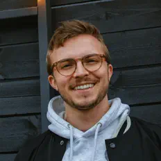 Dengarkan Codey Lee James, tonton video musik, baca bio, lihat tanggal tur & lainnya!