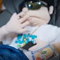 undefined을(를) 듣고, 뮤직 비디오를 보고, 약력을 읽고, 투어 일정 등을 확인하세요!