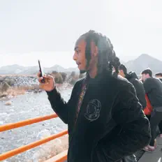 YoungKaree: песни, клипы, биография, даты выступлений и многое другое.