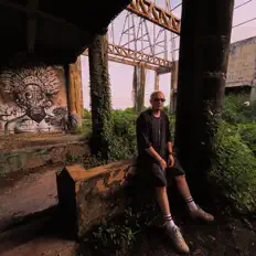 收听 Panorama Channel、观看音乐视频、阅读小传、查看巡演日期等 ！