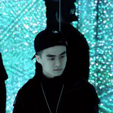 Posłuchaj wykonawcy Lil Orchid, obejrzyj teledyski, przeczytaj biografię, zobacz daty tras koncertowych i nie tylko!