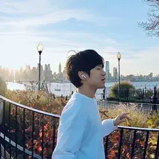 Escucha a 齋藤巧馬, mira videos musicales, lee su biografía, consulta las fechas de las gira y más.