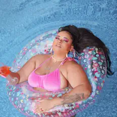 Ακούστε περιεχόμενο από Dela Wesst, παρακολουθήστε μουσικά βίντεο, διαβάστε το βιογραφικό, δείτε ημερομηνίες περιοδείας, και πολλά ακόμη!