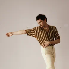 Listen to Julian le Play, watch music videos, read bio, see tour dates & more!