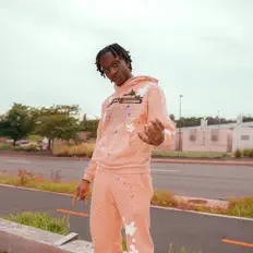 聆聽 johnny!、觀看音樂影片、閱讀小傳、查看巡演日期等！