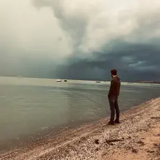 收听 WAVE17、观看音乐视频、阅读小传、查看巡演日期等 ！