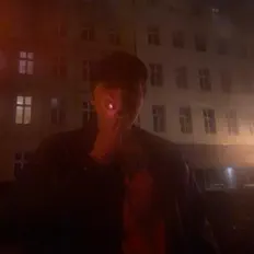 Escucha a DoubleVee, mira vídeos musicales, lee la biografía, consulta fechas de giras y mucho más.