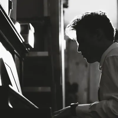 Listen to Simon André, watch music videos, read bio, see tour dates & more!
