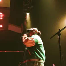 聆聽 Bema Tadey、觀看音樂影片、閱讀小傳、查看巡演日期等！