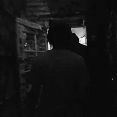 NNinaを聴いたり、ミュージックビデオを鑑賞したり、経歴やツアー日程などを確認したりしましょう！