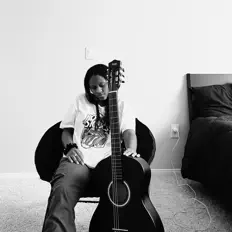 Poslechněte si interpreta Larriet Emari, sledujte hudební videa, přečtěte si životopis, podívejte se na data turné a další informace.