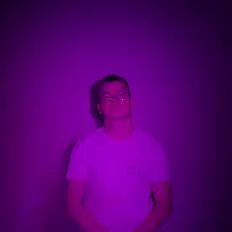 Hör dir Henning Dittrich an, schau dir Musikvideos an, lies die Biografie, finde Tourdaten und mehr!