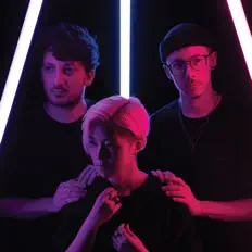 收听 Bluntknees、观看音乐视频、阅读小传、查看巡演日期等 ！