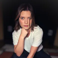 聆聽 Beth McCord、觀看音樂影片、閱讀小傳、查看巡演日期等！