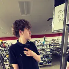 j6sephを聴いたり、ミュージックビデオを鑑賞したり、経歴やツアー日程などを確認したりしましょう！